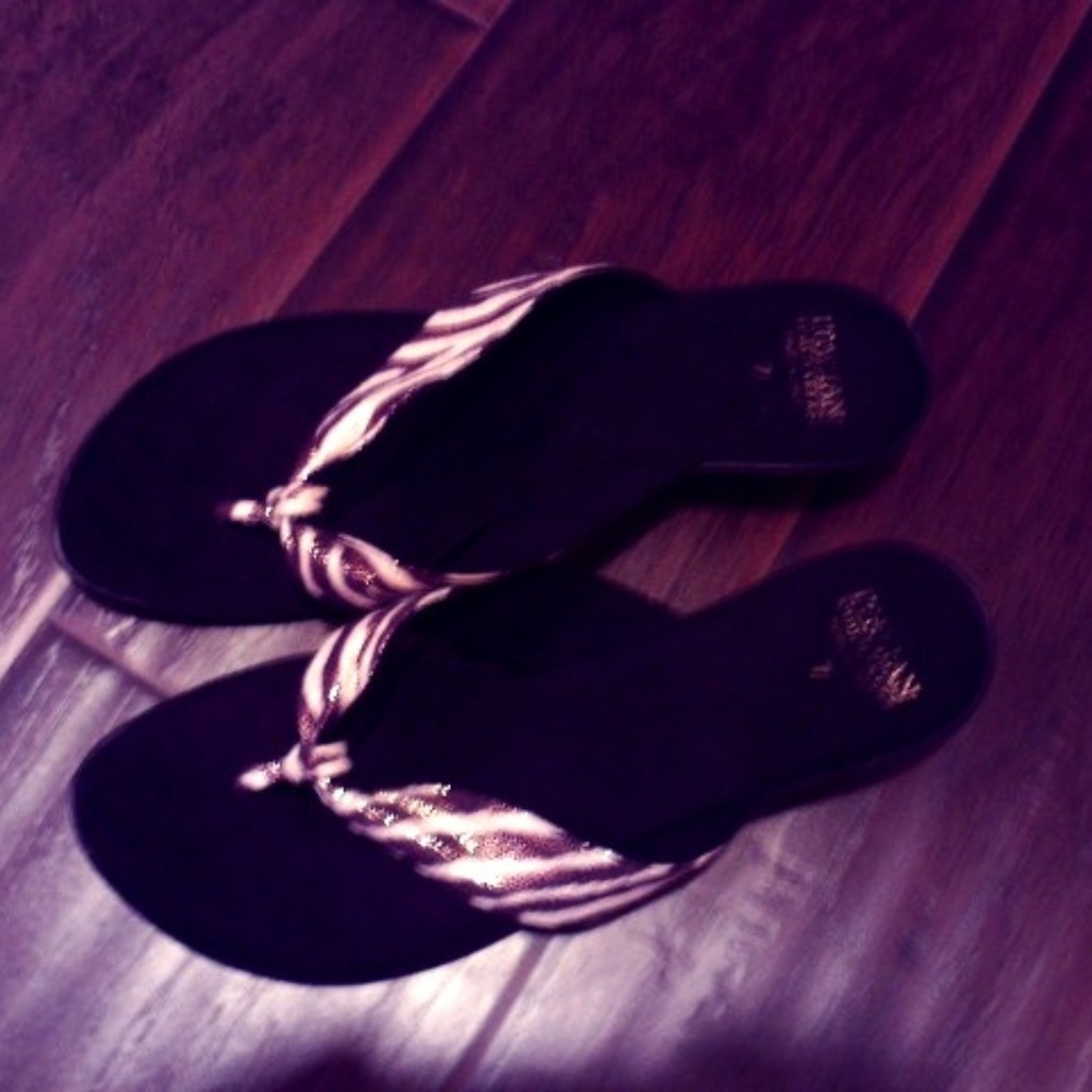 ***SOLD***Italian Shoemakers Flip flops